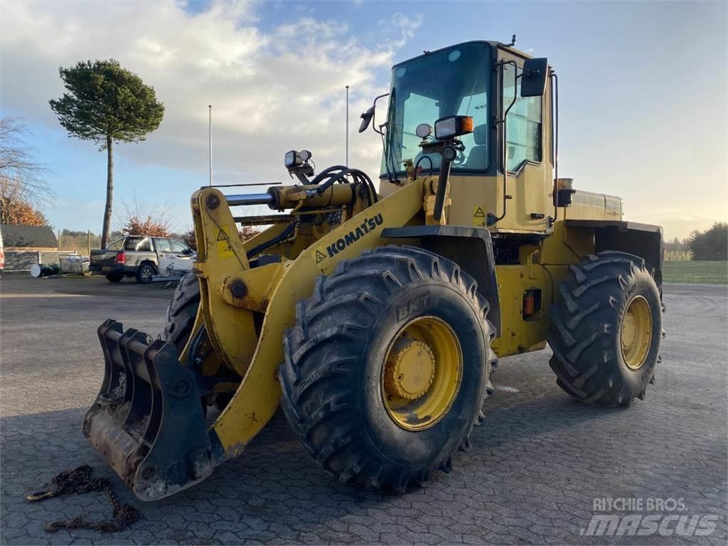 Komatsu WA270 Pyöräkuormaajat