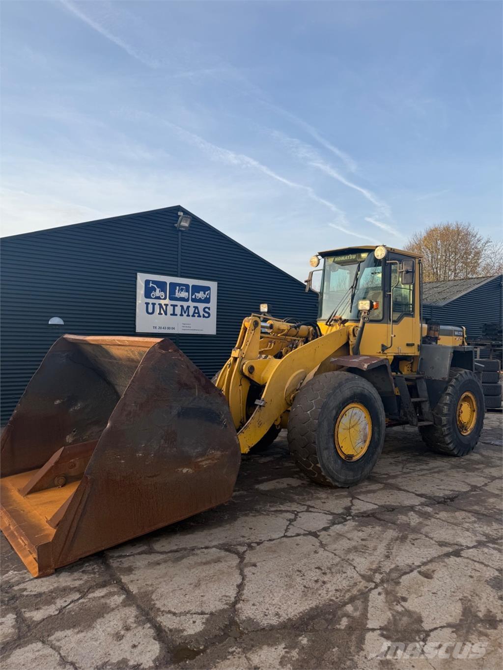 Komatsu WA270-3 Pyöräkuormaajat