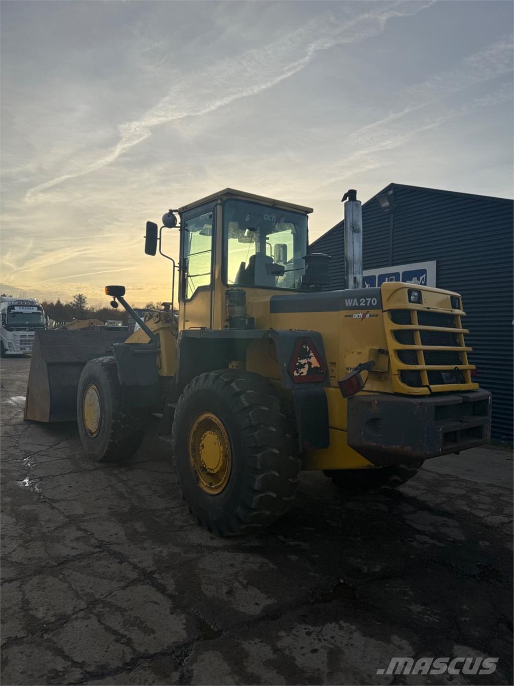 Komatsu WA270-3 Pyöräkuormaajat