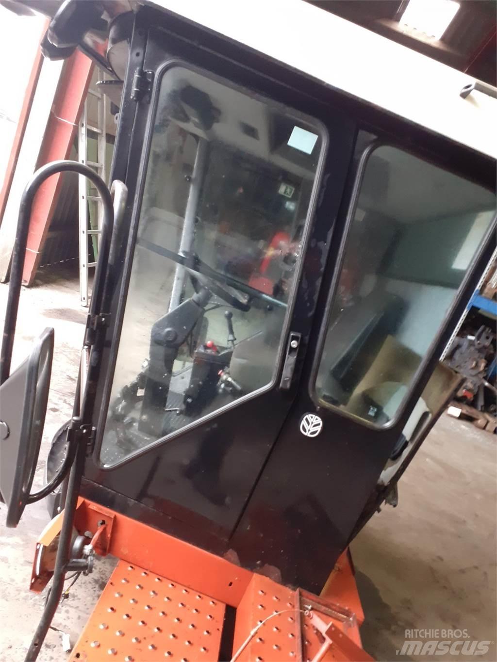 Laverda 3650 Ohjaamo ja sisusta
