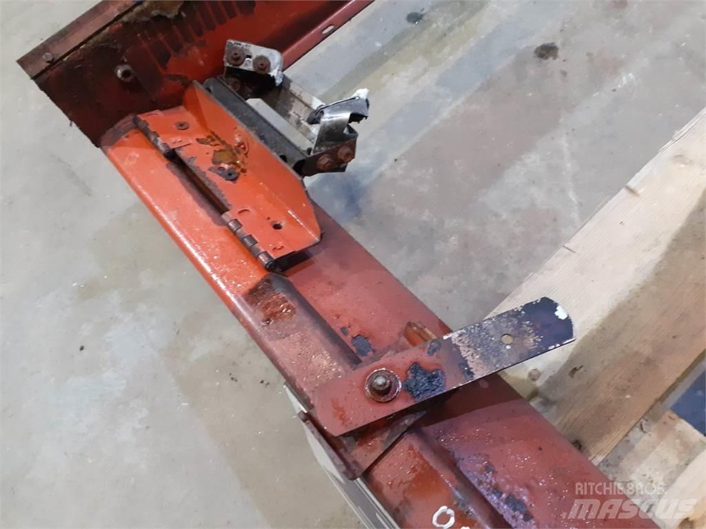 Laverda 626 Hiekan- ja suolanlevittimet