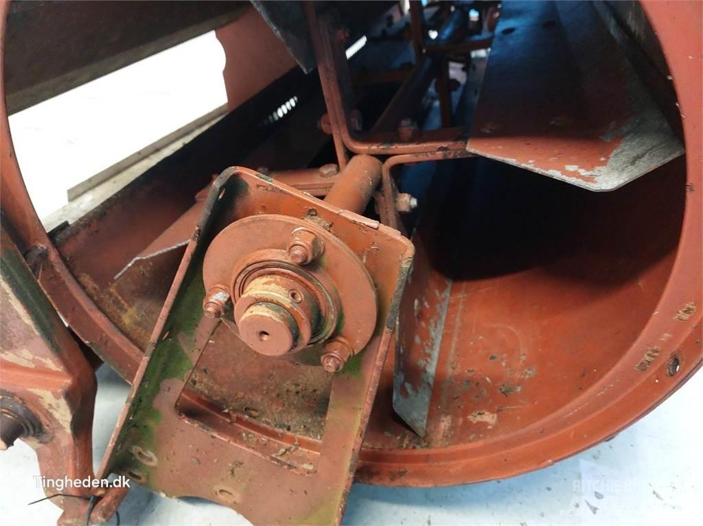 Laverda 627 Hiekan- ja suolanlevittimet
