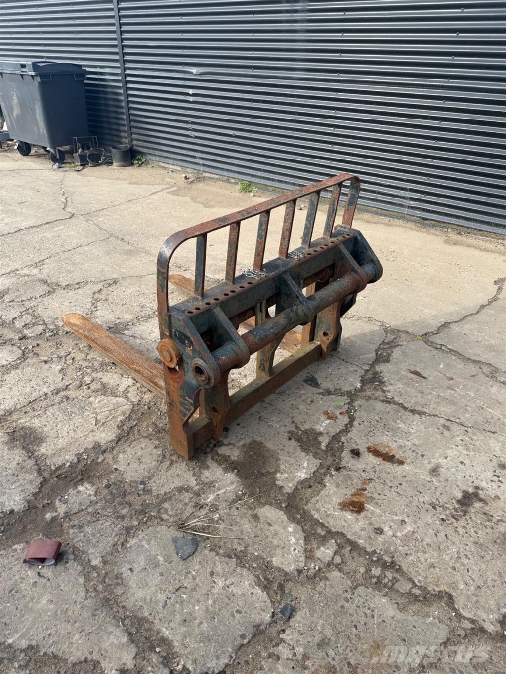 Manitou 4000kg Trukkihaarukat