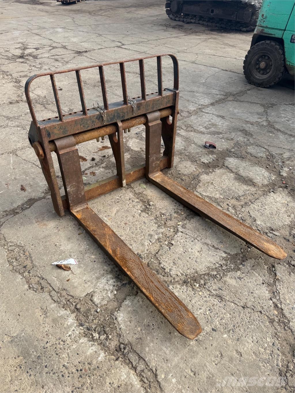 Manitou 4000kg Trukkihaarukat