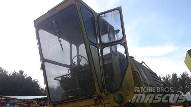 New Holland 1520 Ohjaamo ja sisusta