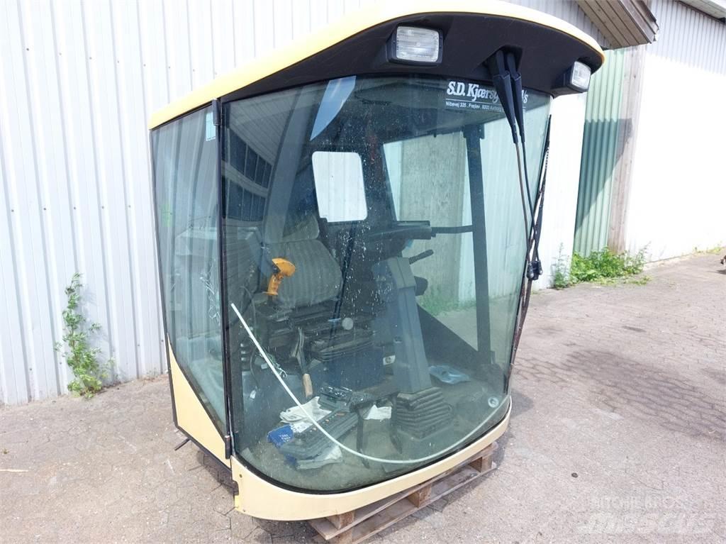 New Holland TX65 Ohjaamo ja sisusta