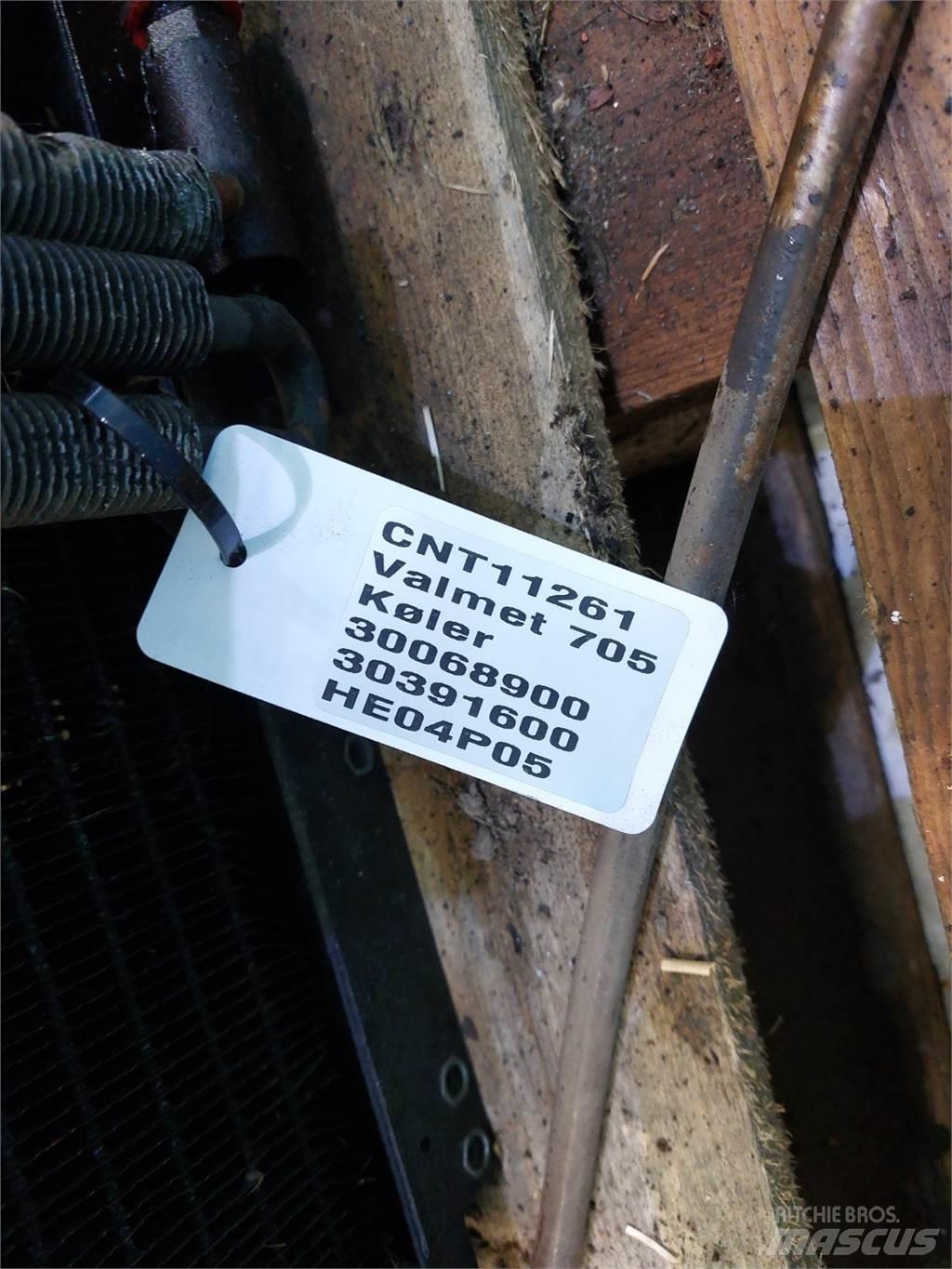Valmet 705 Jäähdyttimet
