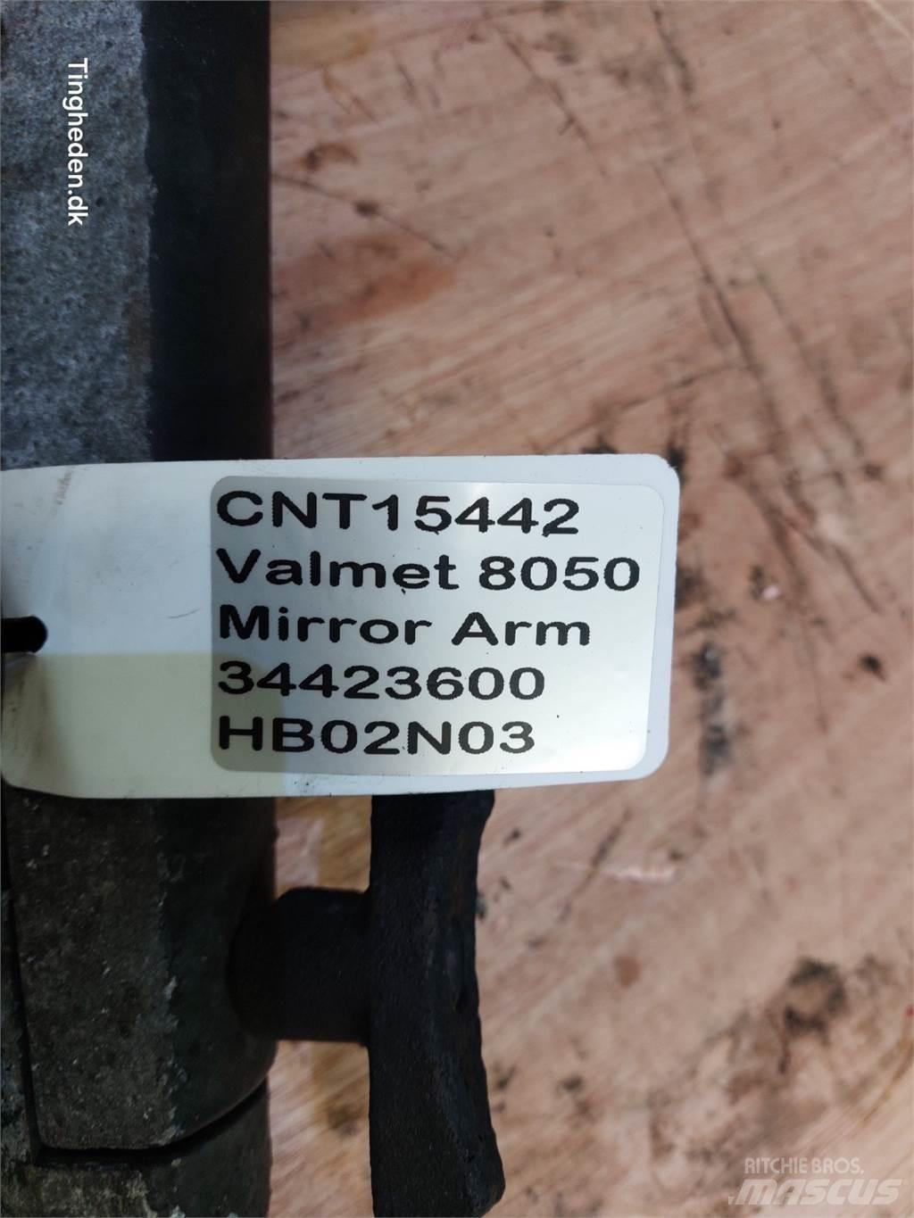 Valmet 8050 Ohjaamo ja sisusta
