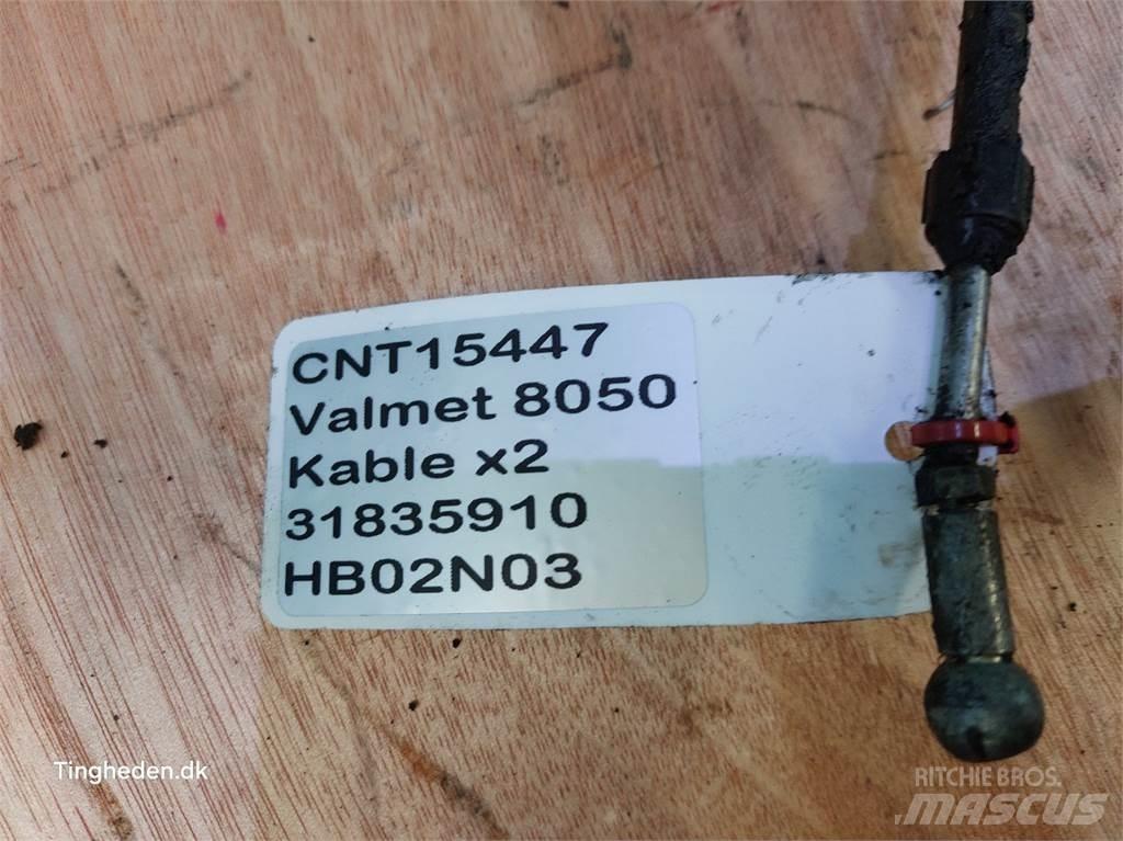 Valmet 8050 Ohjaamo ja sisusta