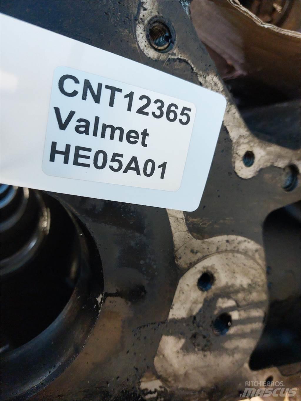 Valtra S280 Moottorit