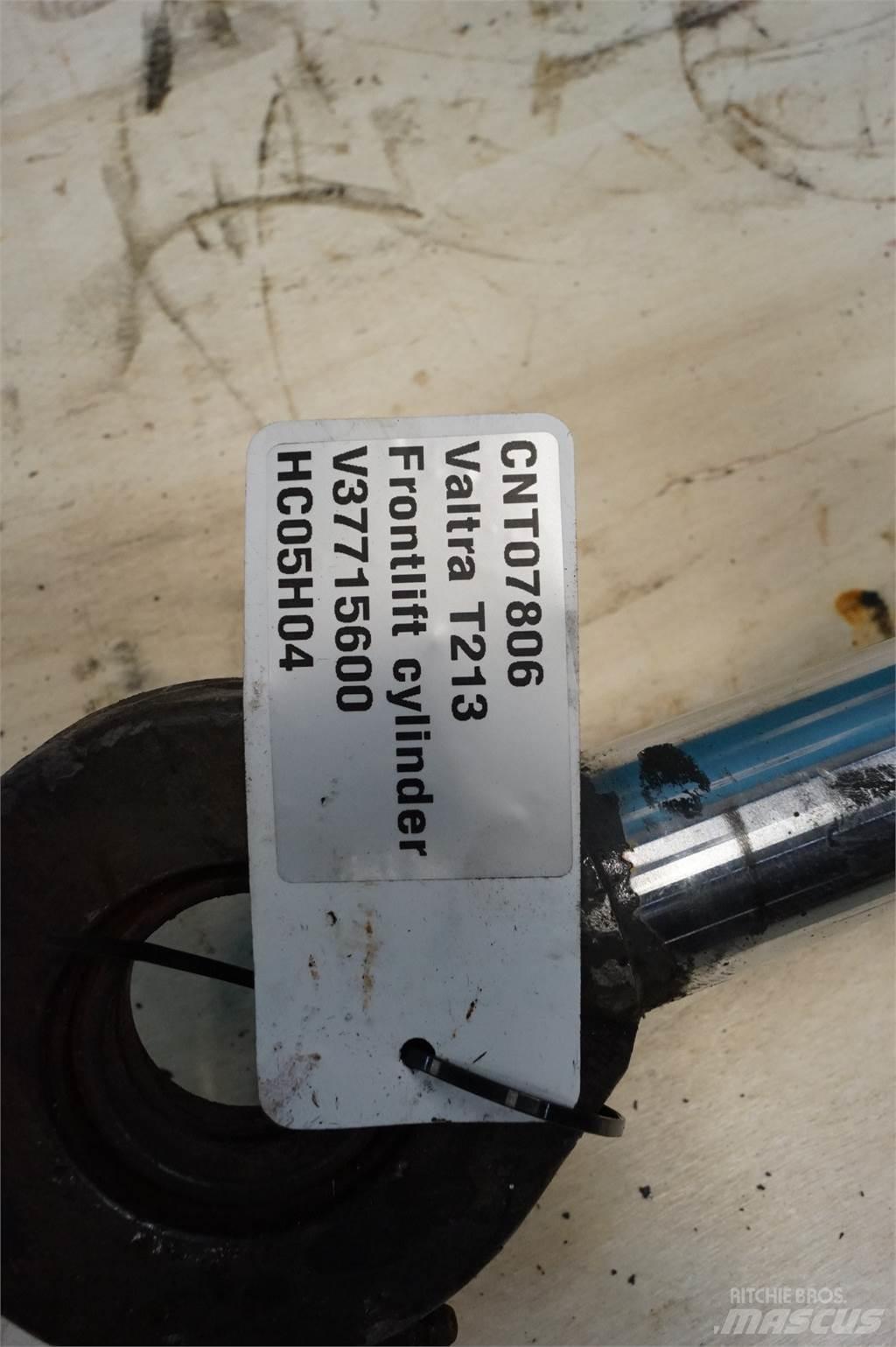 Valtra T213 Etukuormaimen varusteet