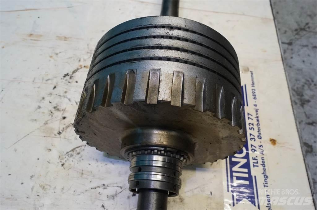 Valtra T213 Vaihteisto