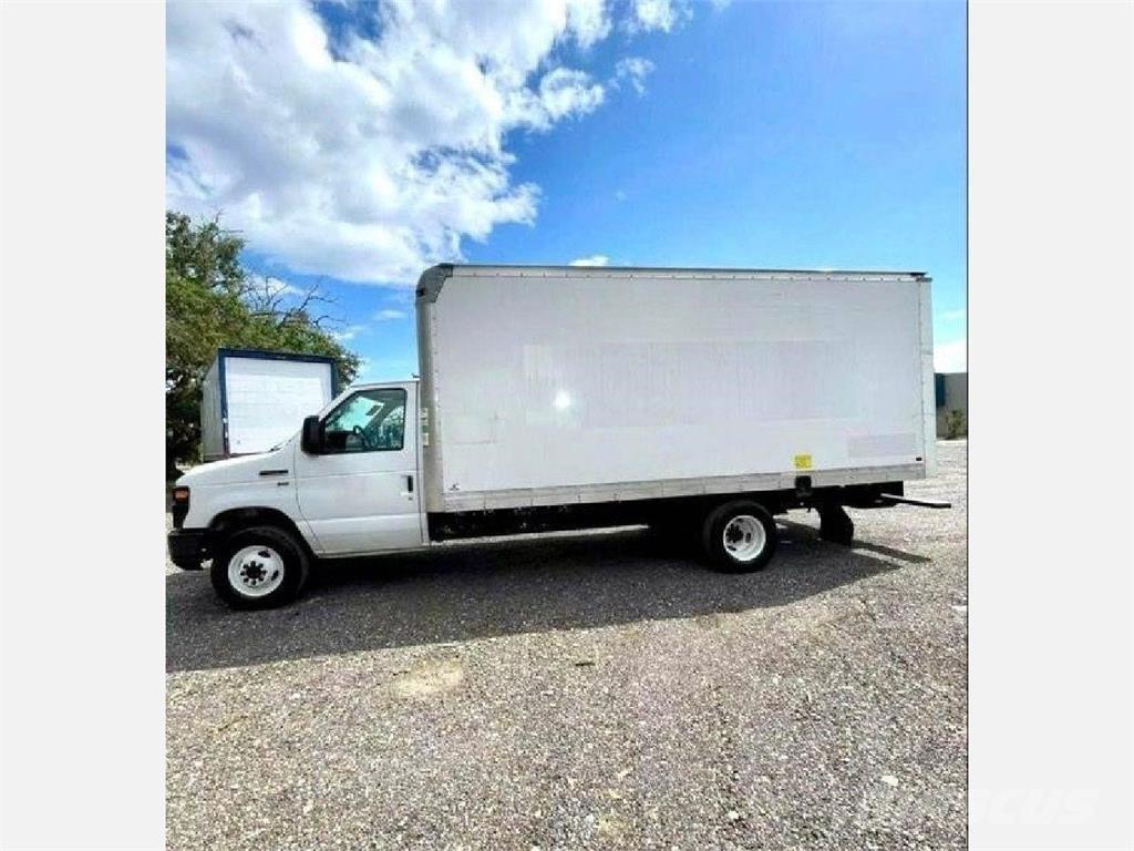 Ford E-350 Umpikorikuorma-autot