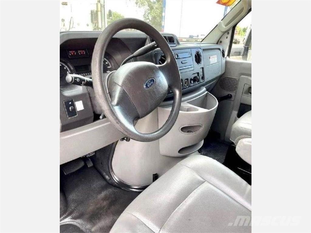 Ford E-350 Umpikorikuorma-autot
