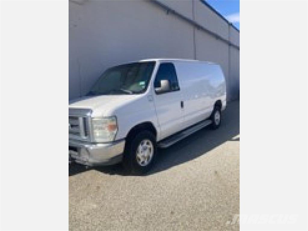 Ford E250 Pakettiautot