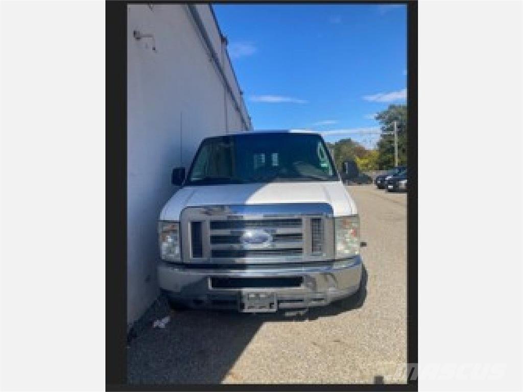Ford E250 Pakettiautot