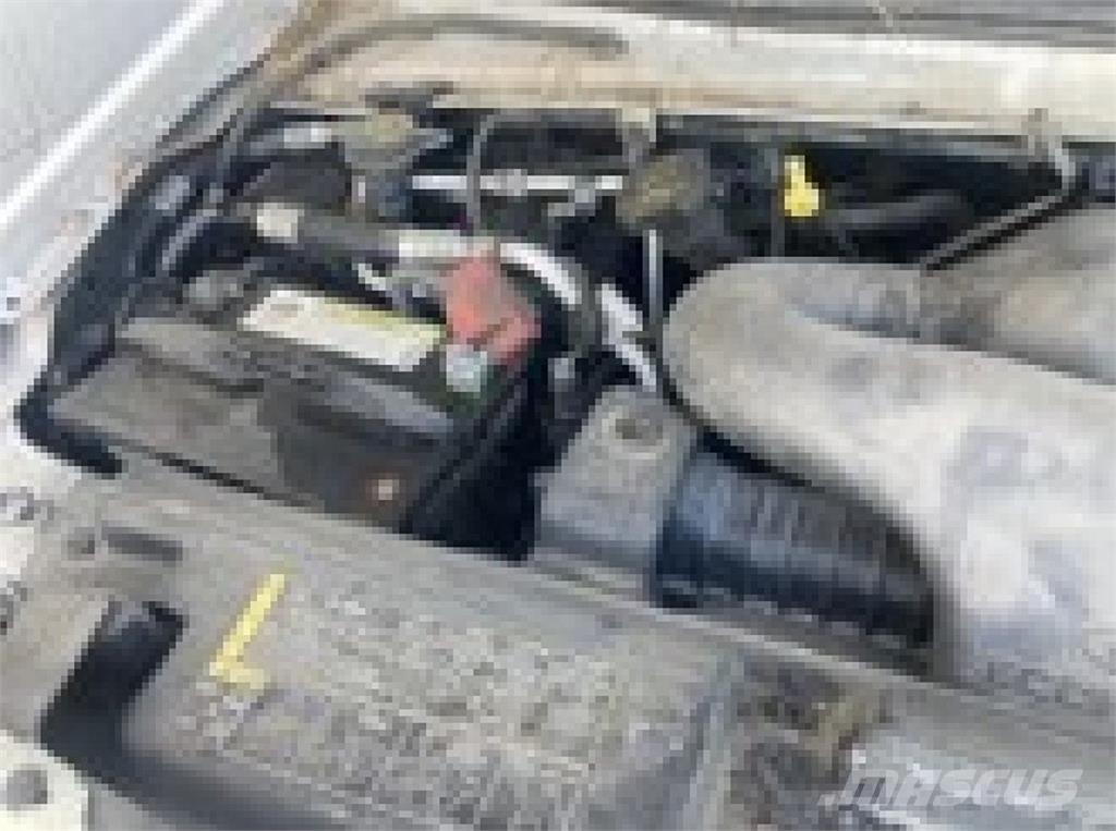 Ford E250 Pakettiautot