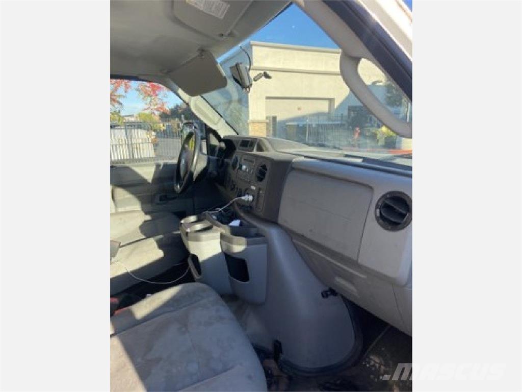 Ford E350 Umpikorikuorma-autot