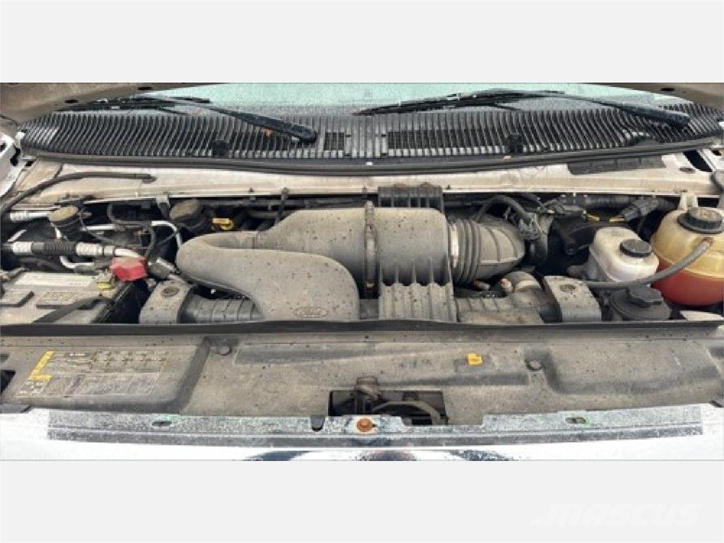 Ford E350 Umpikorikuorma-autot