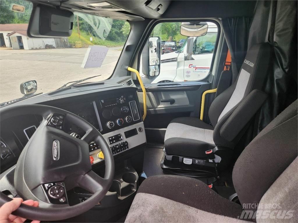 Freightliner 126 Vetopöytäautot