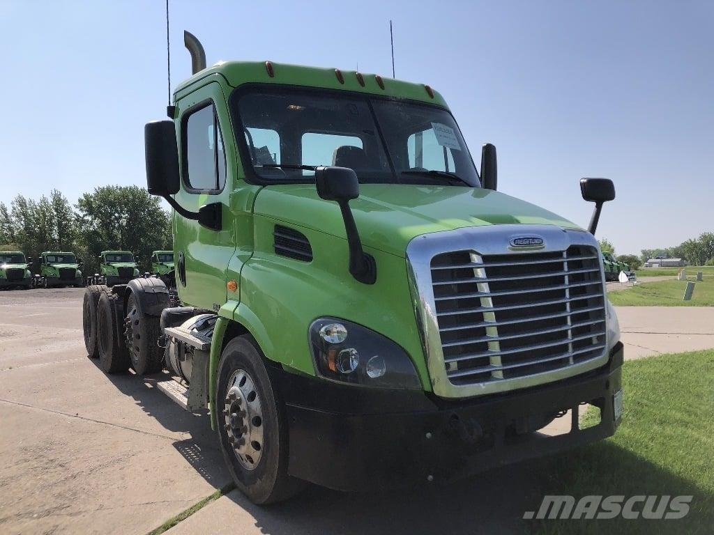 Freightliner CA113 Vetopöytäautot