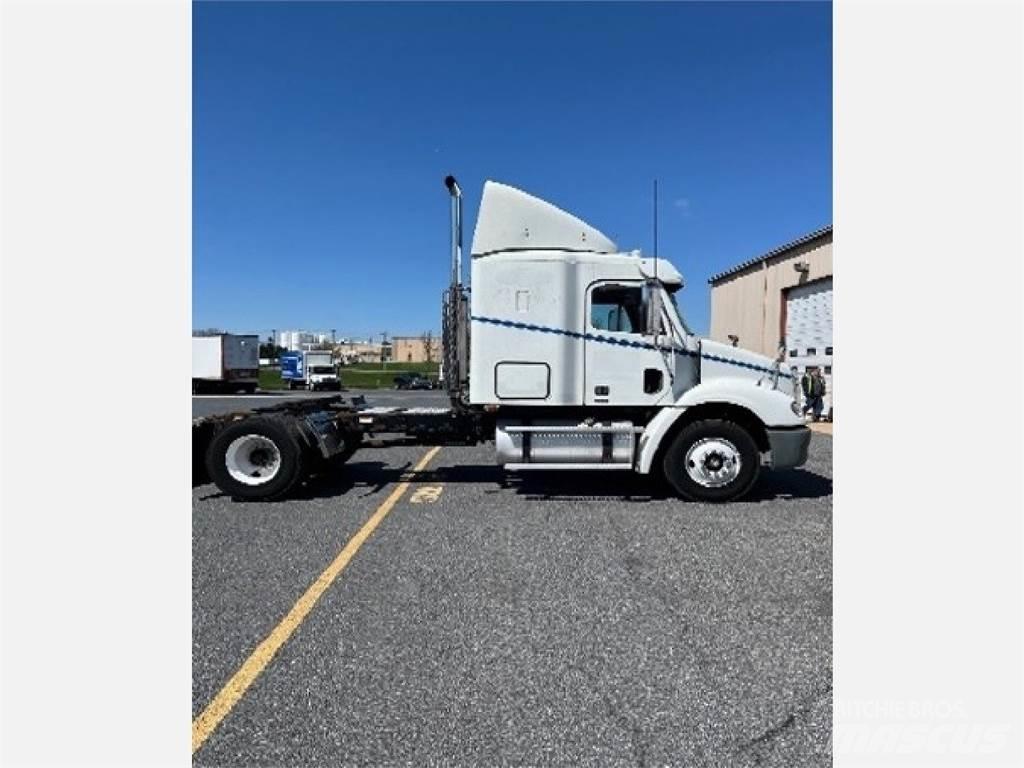 Freightliner CL112G Vetopöytäautot