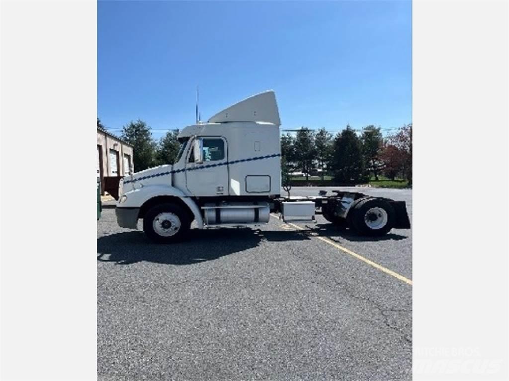 Freightliner CL112G Vetopöytäautot