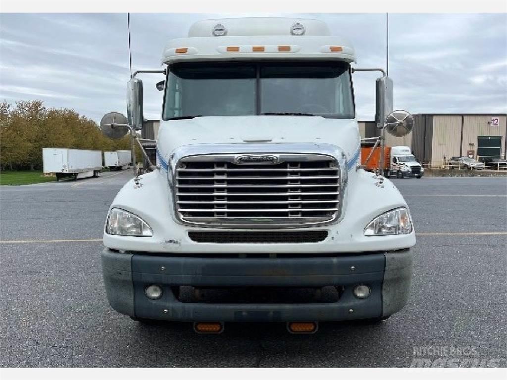 Freightliner CL112G Vetopöytäautot
