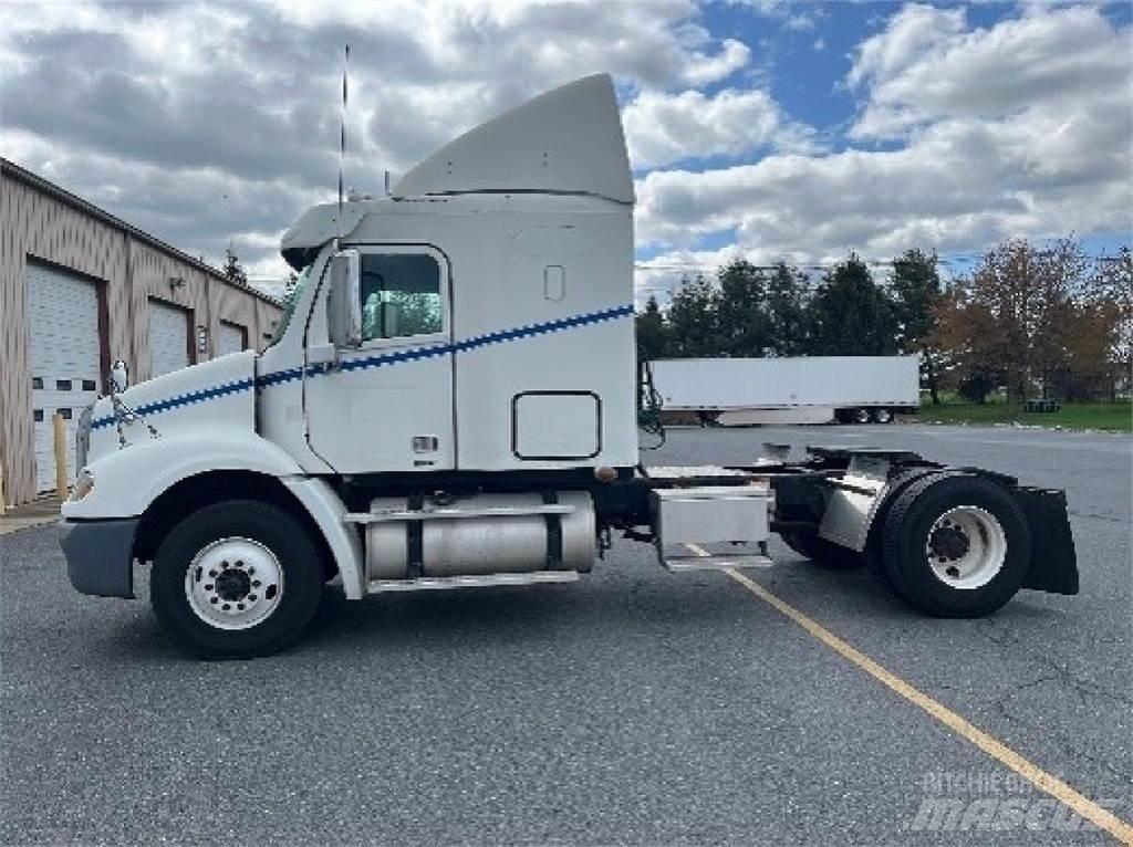Freightliner CL112G Vetopöytäautot