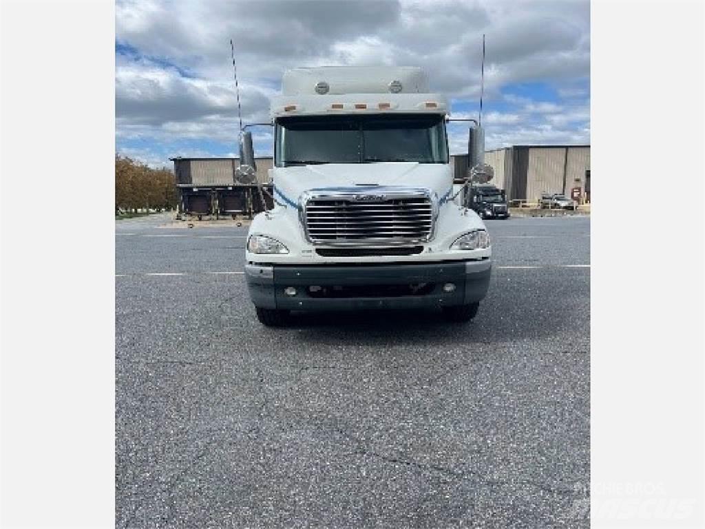 Freightliner CL112G Vetopöytäautot