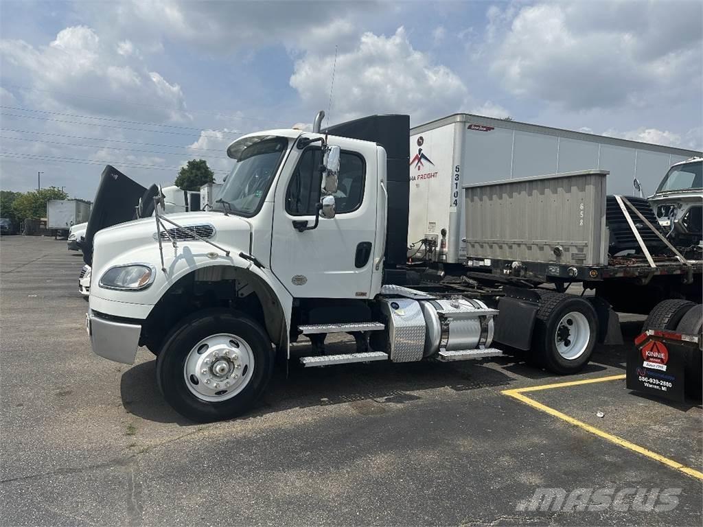 Freightliner M2 106 Vetopöytäautot