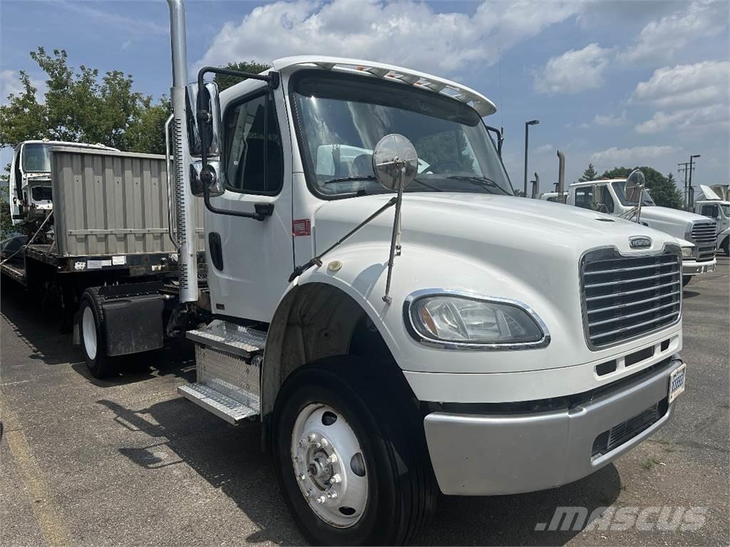 Freightliner M2 106 Vetopöytäautot