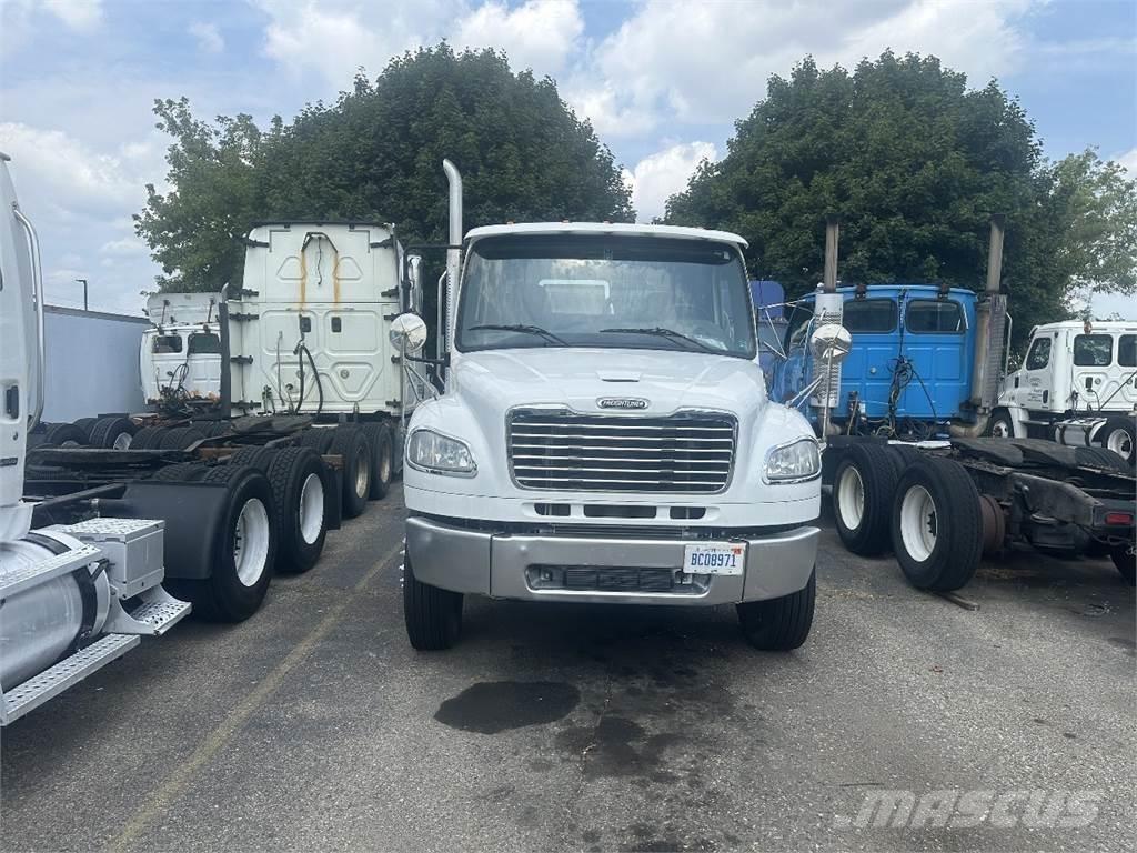 Freightliner M2 106 Vetopöytäautot