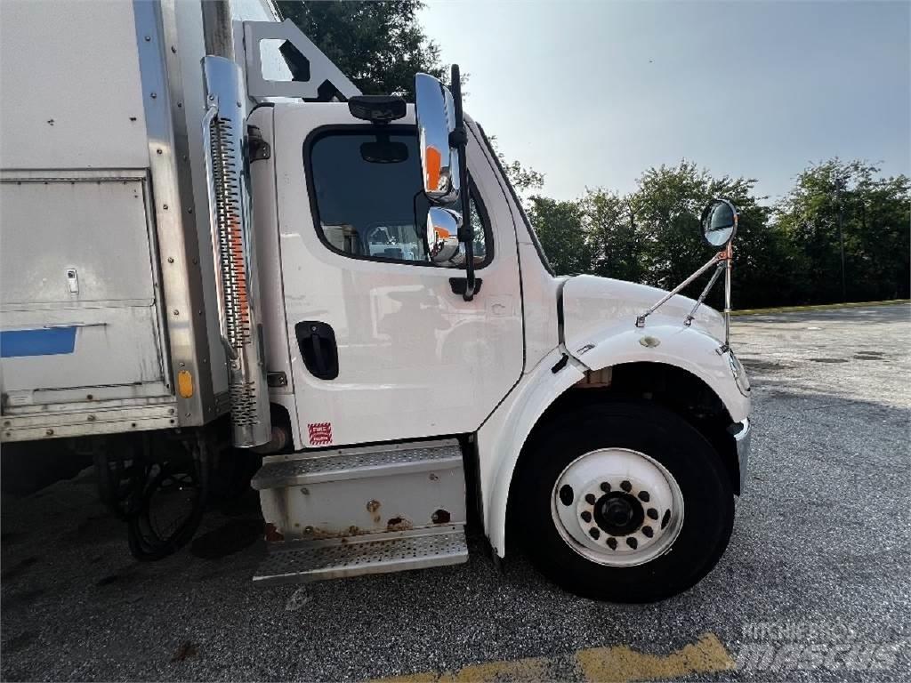 Freightliner M2-106 Umpikorikuorma-autot