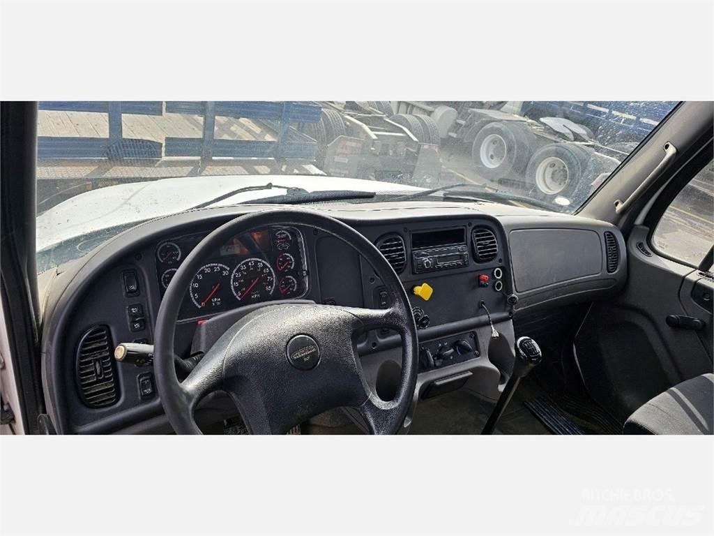 Freightliner M2 106 Lava-kuorma-autot