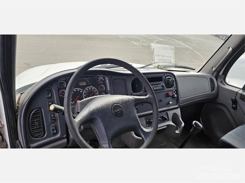 Freightliner M2 106 Lava-kuorma-autot
