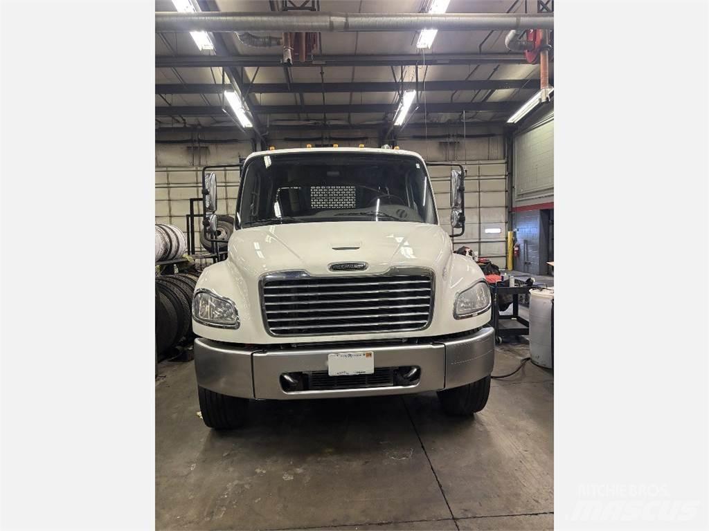 Freightliner M2 106 Lava-kuorma-autot
