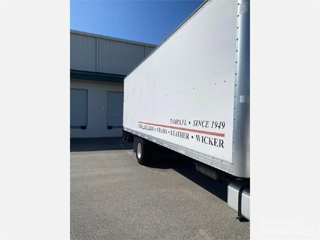 Freightliner M2 106 Umpikorikuorma-autot