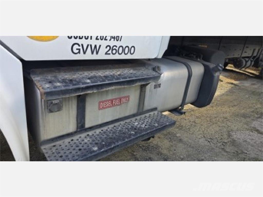 Freightliner M2 106 Umpikorikuorma-autot