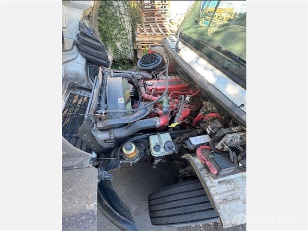 Freightliner M2 106 Umpikorikuorma-autot