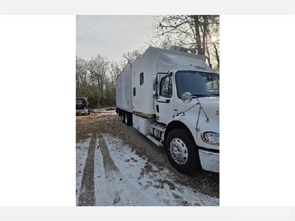 Freightliner M2-112 Umpikorikuorma-autot