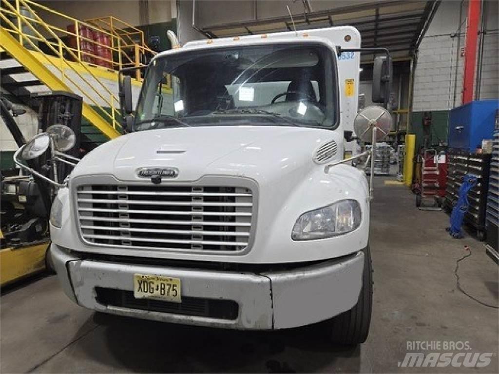 Freightliner M2106 Juomien jakeluautot