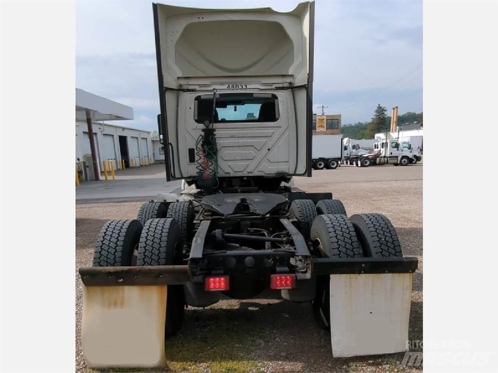 International LT Vetopöytäautot
