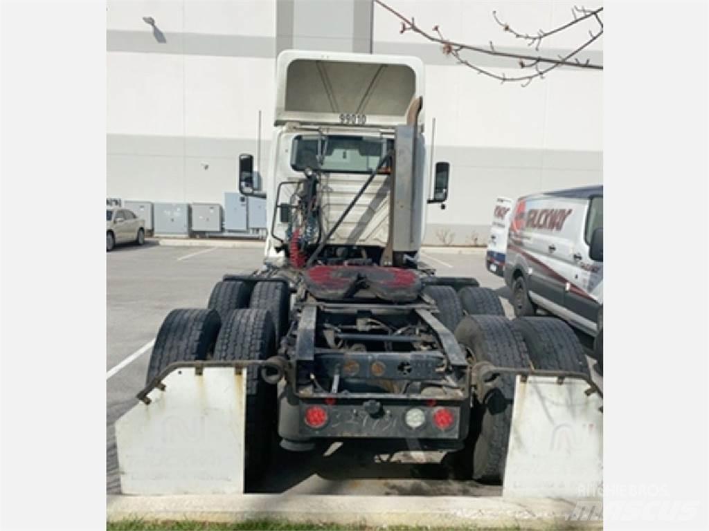 International LT Vetopöytäautot