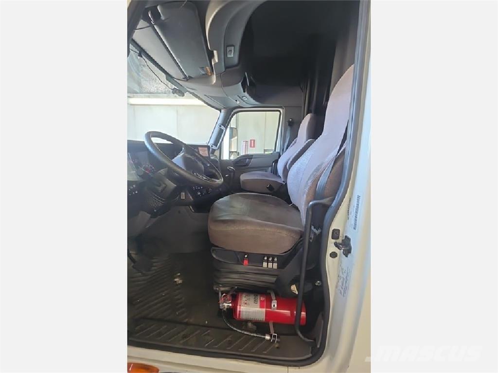 International LT Vetopöytäautot