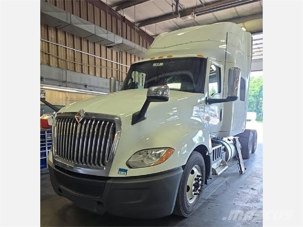 International LT Vetopöytäautot