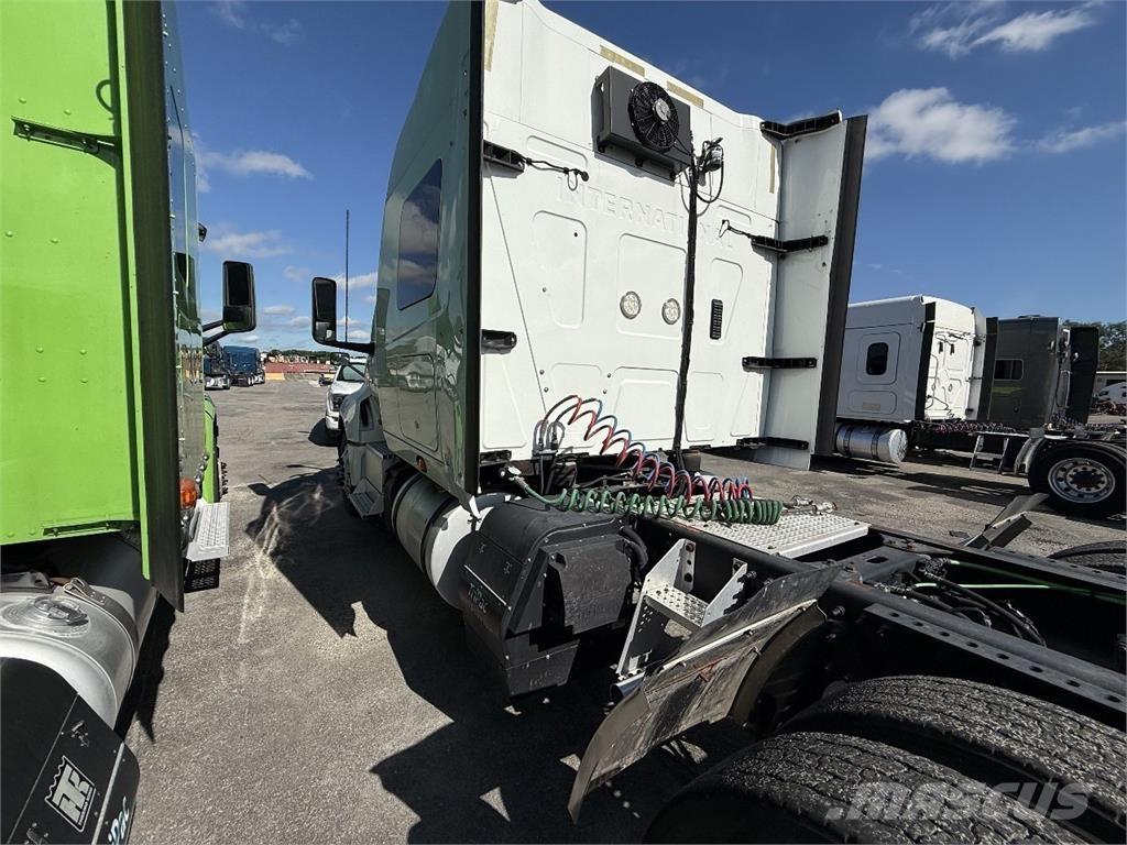 International LT625 Vetopöytäautot