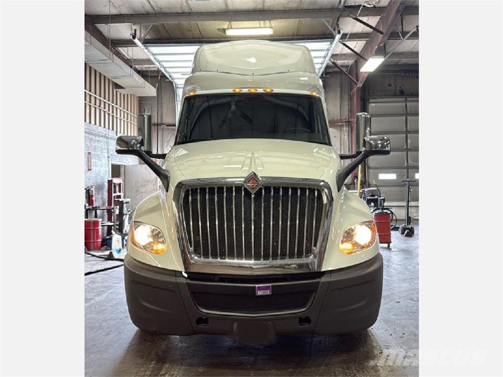 International LT625 Vetopöytäautot