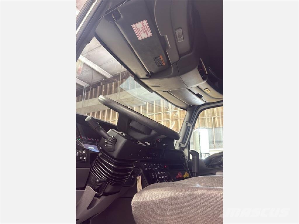 International LT625 Vetopöytäautot