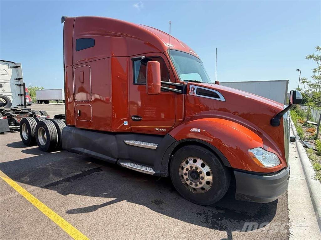 Kenworth T680 Vetopöytäautot